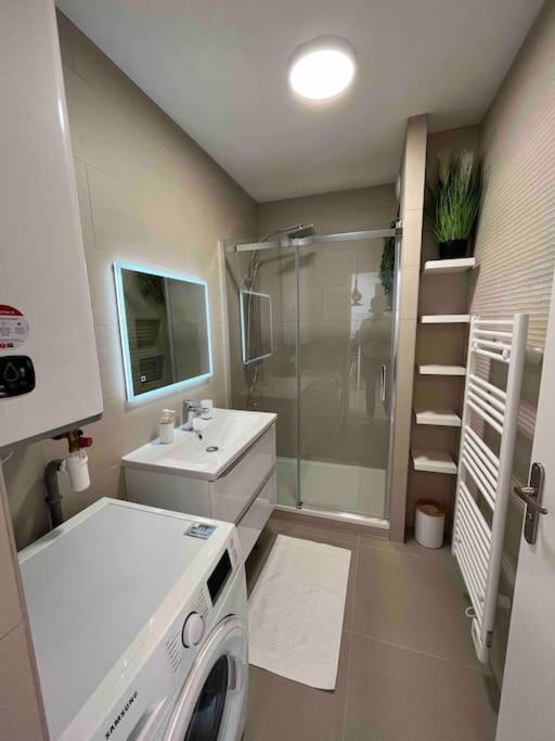 Plein Centre-ville T2 Refait A Neuf Apartment Aix-les-Bains